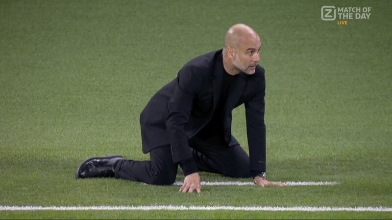 Pep Guardiola se puso de rodillas