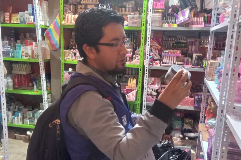 Cosméticos falsos en el sur de Quito