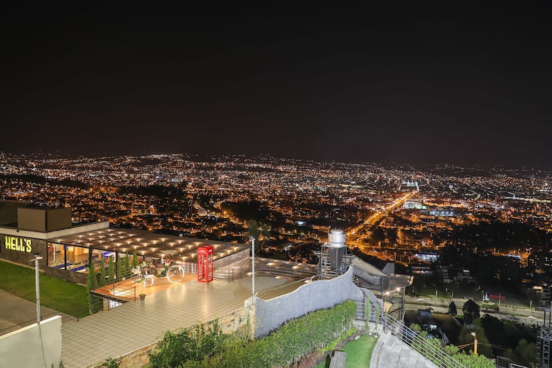 Cuenca elude los apagones por la Cumbre Iberoamericana mientras Ecuador sigue a media luz