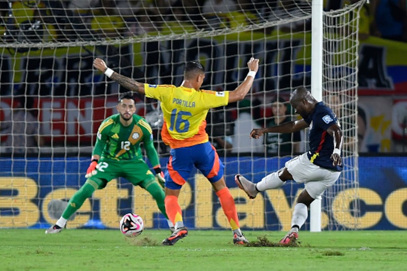 Enner Valencia nos da el triunfo ante Colombia.