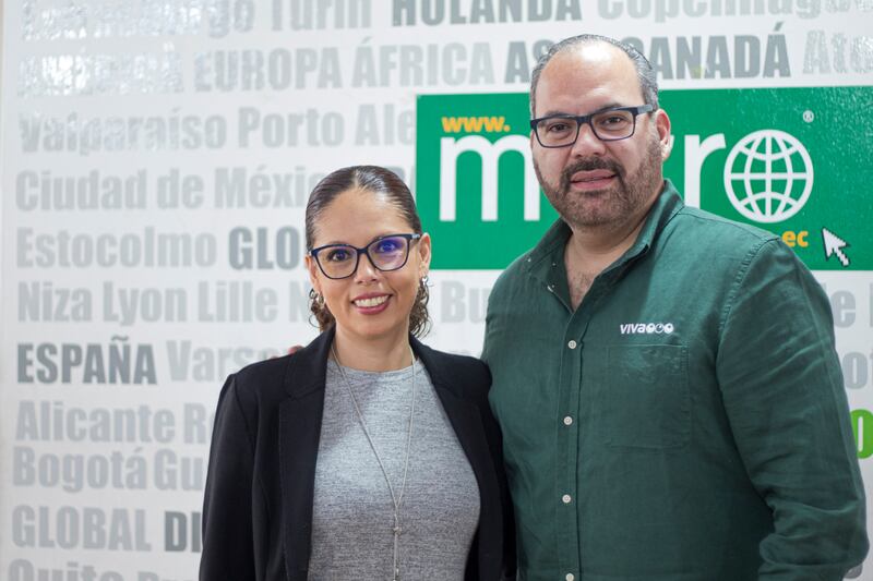 Voceros de Viva Aerobus en Metro Ecuador