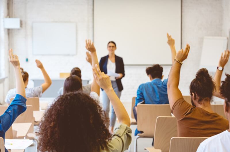 Despiden a docentes de la Universidad Central