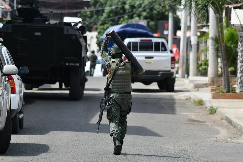 Allanamiento en el barrio San Agustín, de Manta, donde está la casa de alias Fito