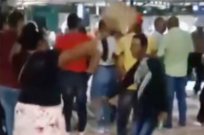 Mujer se desplomó y murió de un infarto luego de bailar.