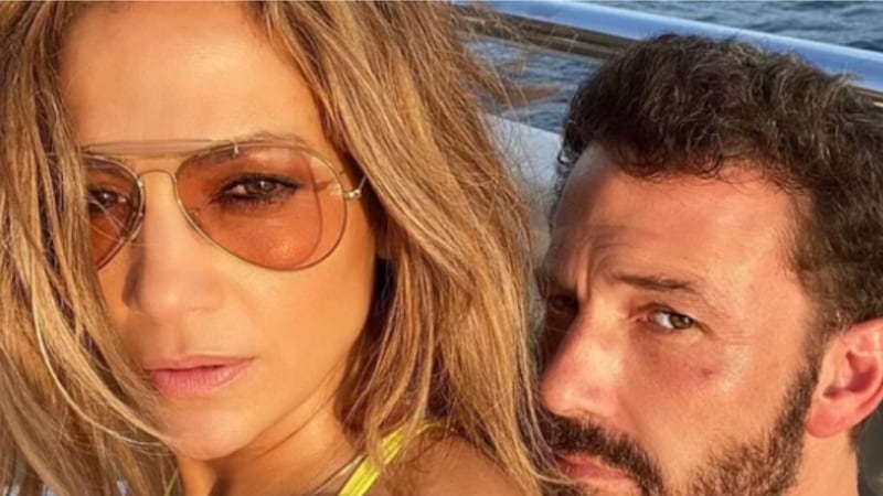 Ben Affleck le habría sido infiel a JLo, pero los fans de él argumentan que no.