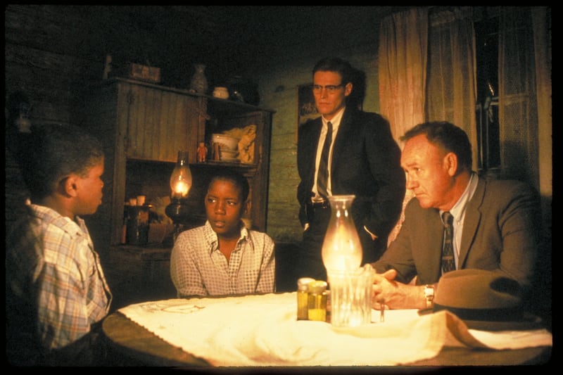 Gene Hackman (d) en un fotograma de la película 'Mississippi Burning' ('Arde Mississipi') de 1988.