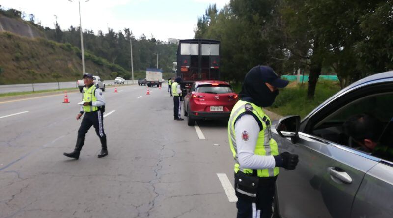 Quito: ¿Cuál es la sanción para quienes participan en ‘Piques’ o carreras ilegales?