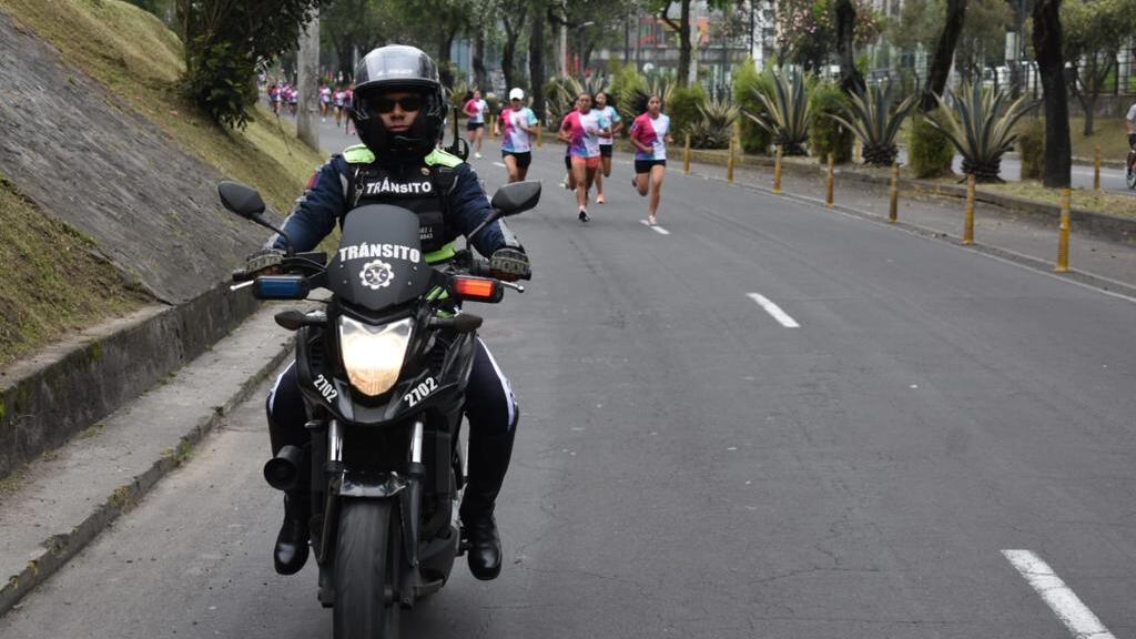 Vías cerradas en Quito por la Warmi Runner