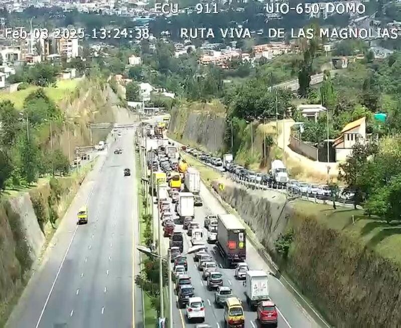 Quito: Así quedó la Ruta viva tras el accidente de tanquero de combustible que dejó un fallecido y cuatro heridos