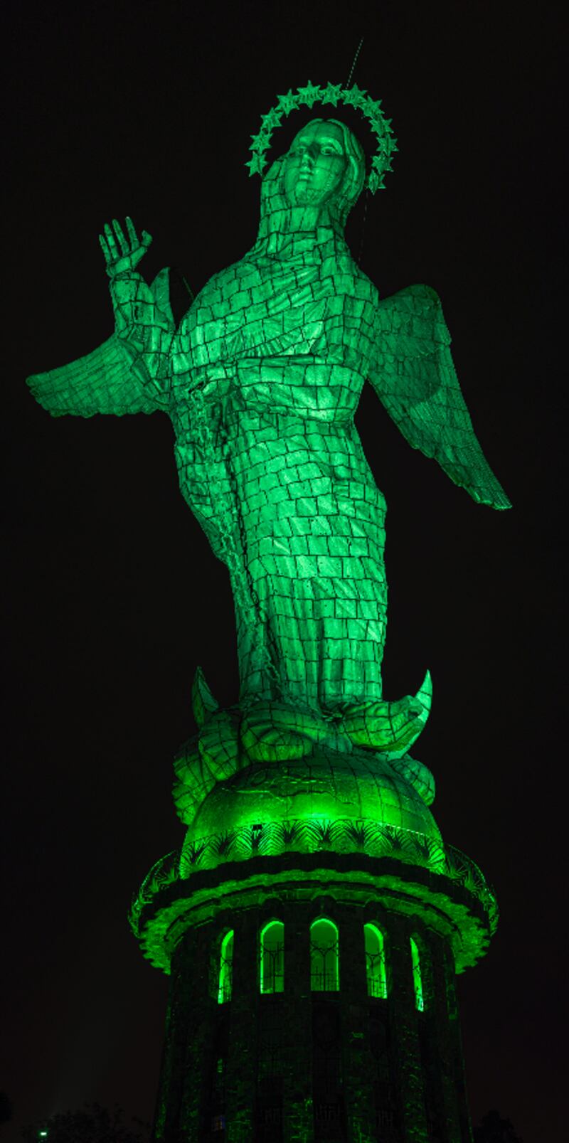 Virgen del Panecillo se iluminará de verde en la Semana Mundial del Glaucoma