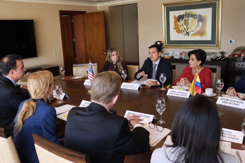 Presidente electo Daniel Noboa se reúne en Quito con representantes de la Usaid