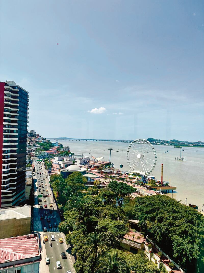 En la Costa. Guayaquil nos ofrece este atardecer espectácular, un juego de colores en un hermoso paisaje.