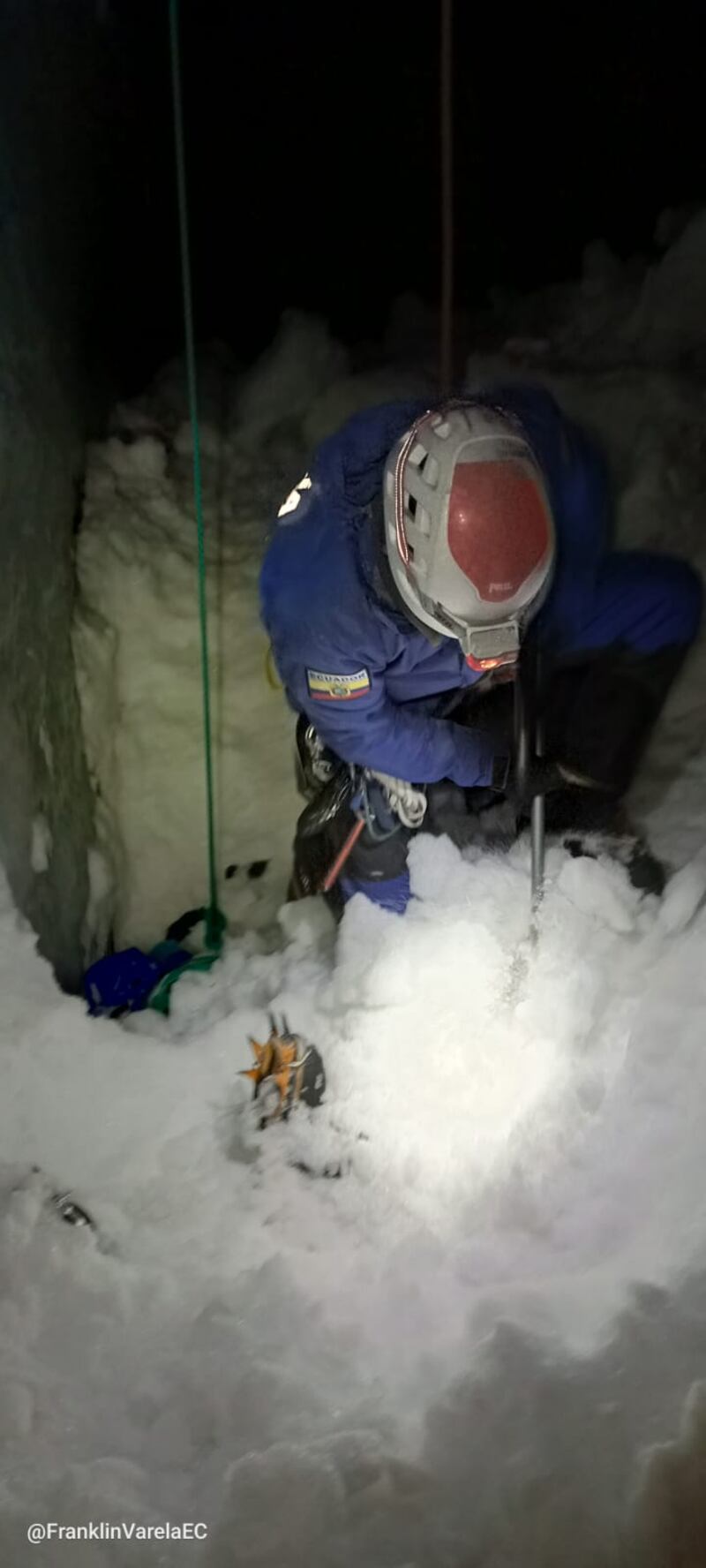 Recuperan cuerpos de tres excursionistas en el Antisana