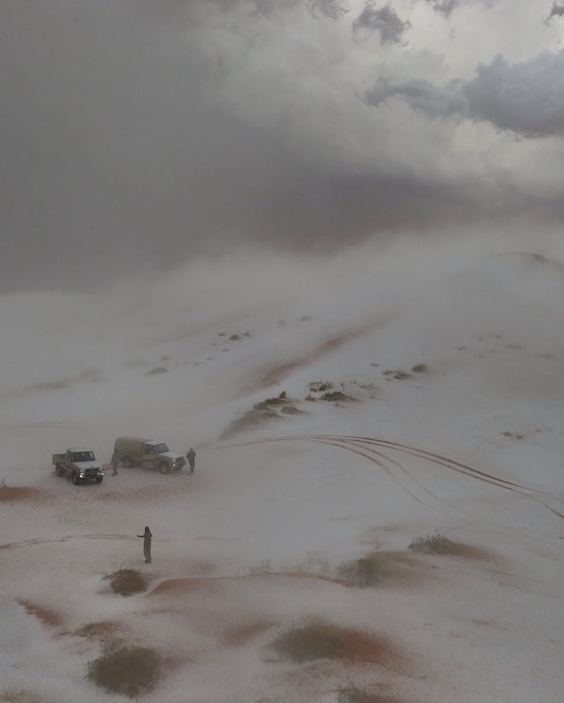 Caída de nieve en el desierto de Arabia Saudita.