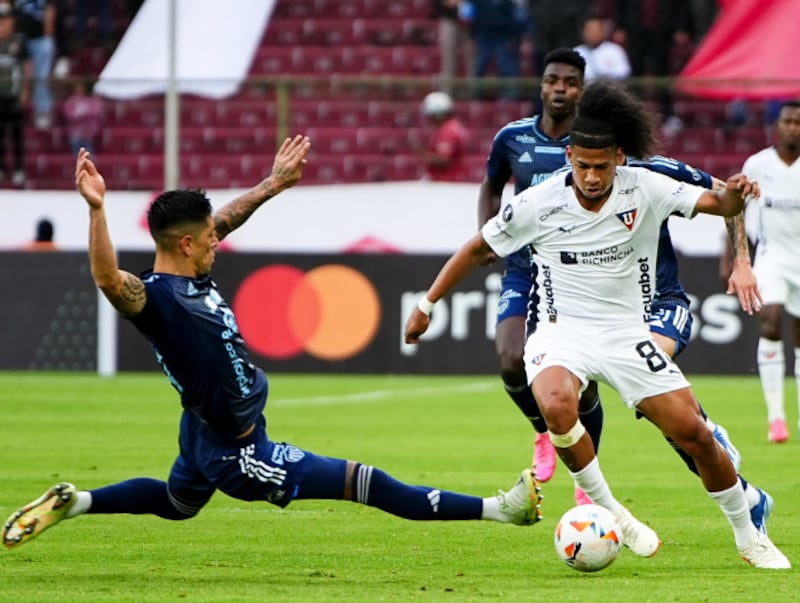 Marco Angulo con Liga de Quito ante Júnior