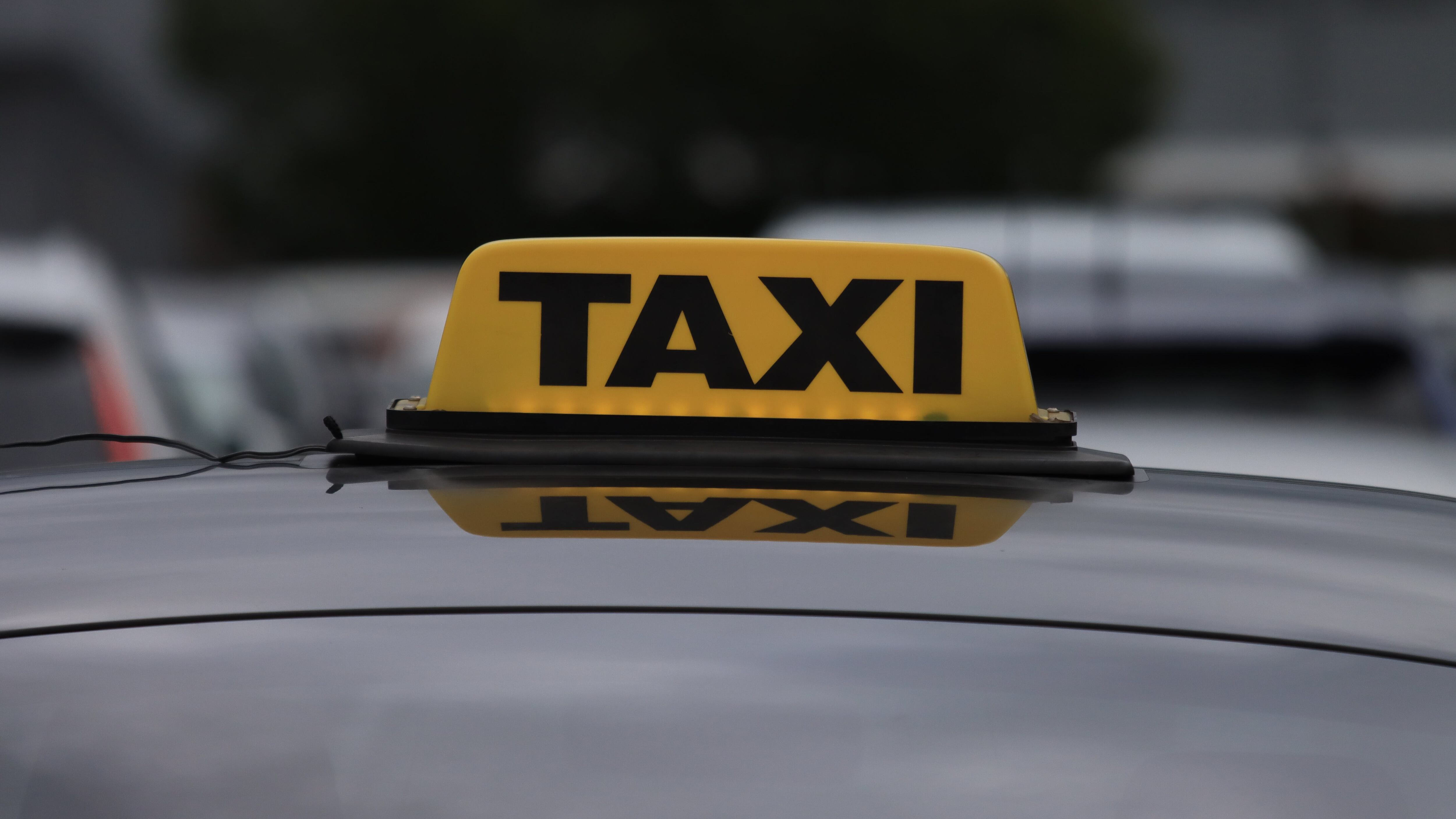 VIDEO: taxista quiso cobrar USD 1.000 a una modelo e influencer reconocida.
