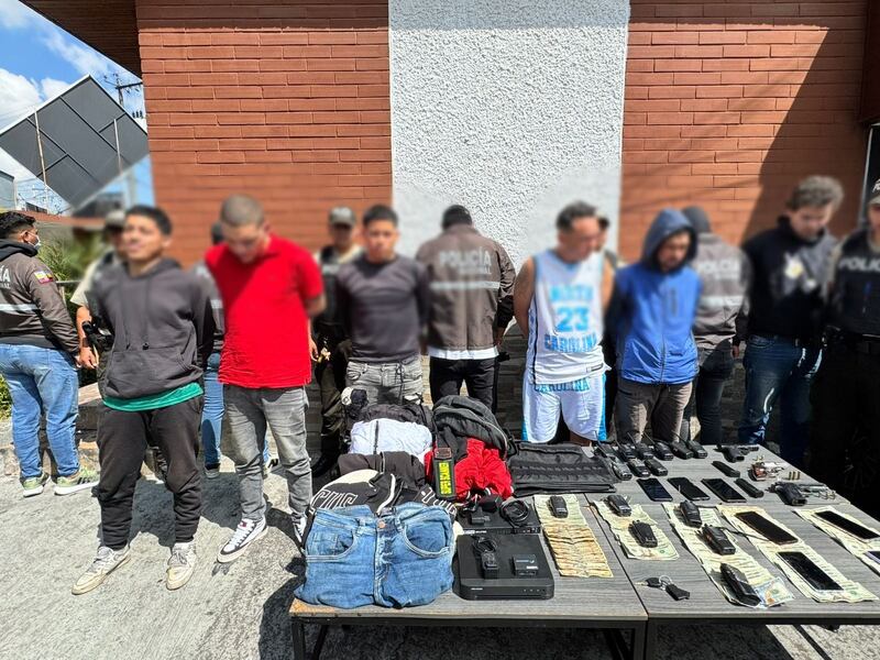 Policía aprehendió a 6 presuntos integrantes de una organización delictiva dedicada al asalto y robo a domicilios, en Quito