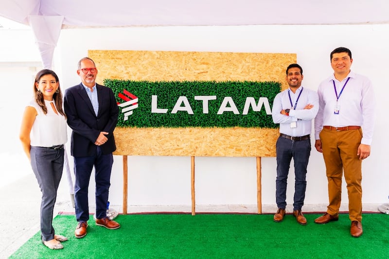 Julianna Cobo, Xavier Rivera, José Carlos Spray y Ángel Fuentes, directivos de LATAM, durante la inauguración.