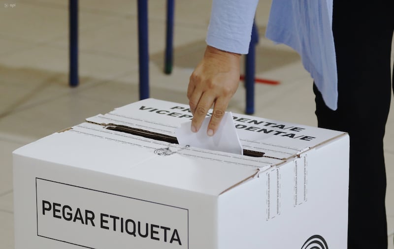 Elecciones de segunda vuelta en Ecuador el domingo 15 de octubre