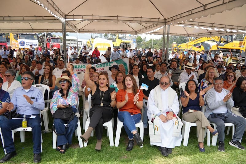 Acto de entrega de maquinaria en el cantón Rumiñahui