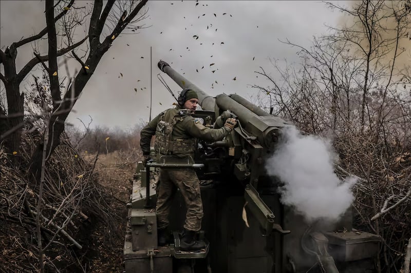 Tropas ucranias en Chasiv Yar, en la región de Donetsk.