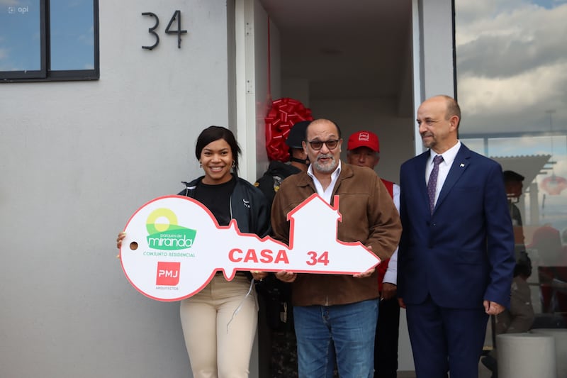 Entrega de casas a Neisi Dajomes y Angie Palacios, medallistas Olímpicas, en el sector de Conocoto