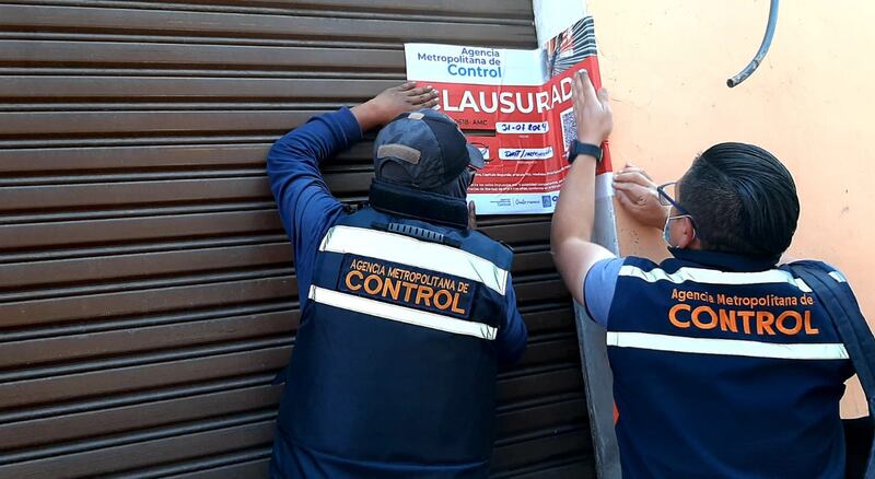 Local vendía alcohol sin registro sanitario a habitantes de calle en el Centro Histórico de Quito