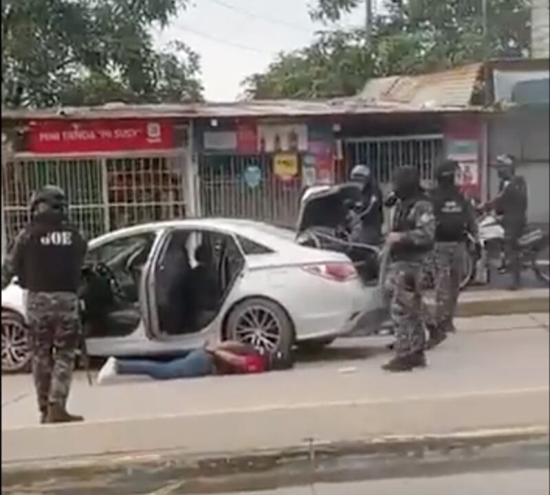 policías detenidos en guayaquil