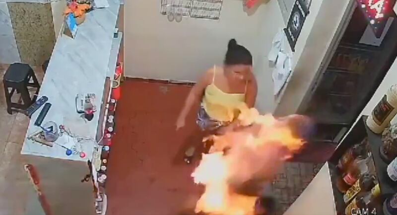Mujer prendió fuego a su marido en Brasil.