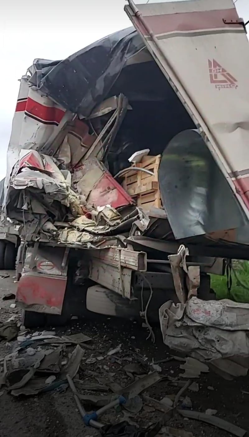 Siniestro de tránsito en sector Estación de Servicio Miravalle, autopista Cuenca-Azogues.