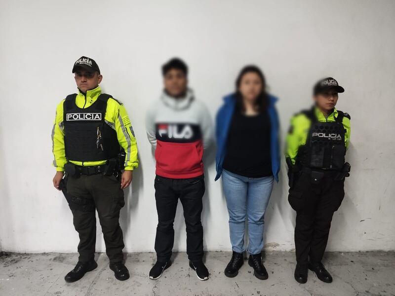 Delincuentes tenían secuestrada a una taxista en la cajuela de su vehículo en el norte de Quito