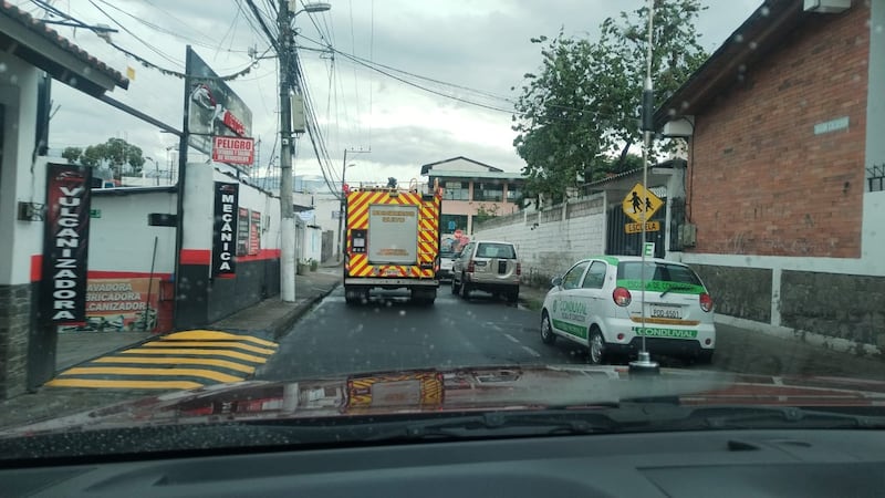 Alerta por acumulación de agua en Tumbaco tras lluvias de esta tarde en Quito