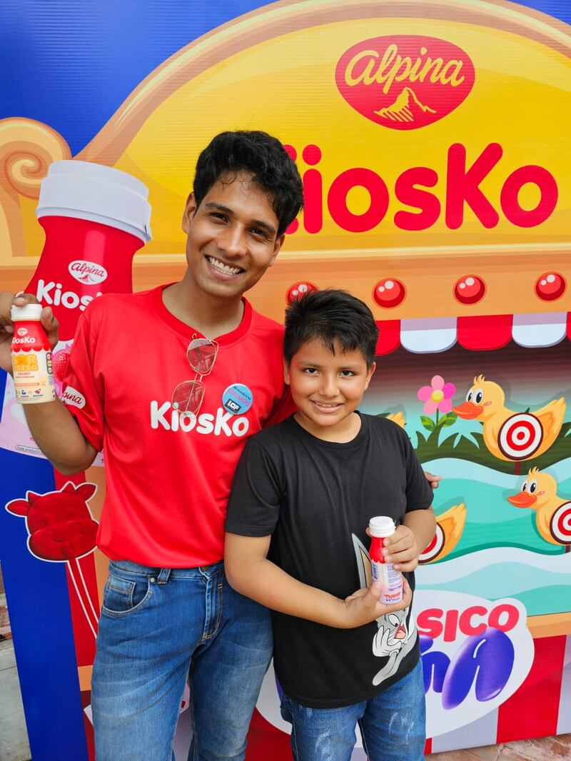 Yogurt Kiosko sorpresa activó campaña 'Lo clásico pega'  en el Malecón 2000 de Guayaquil.