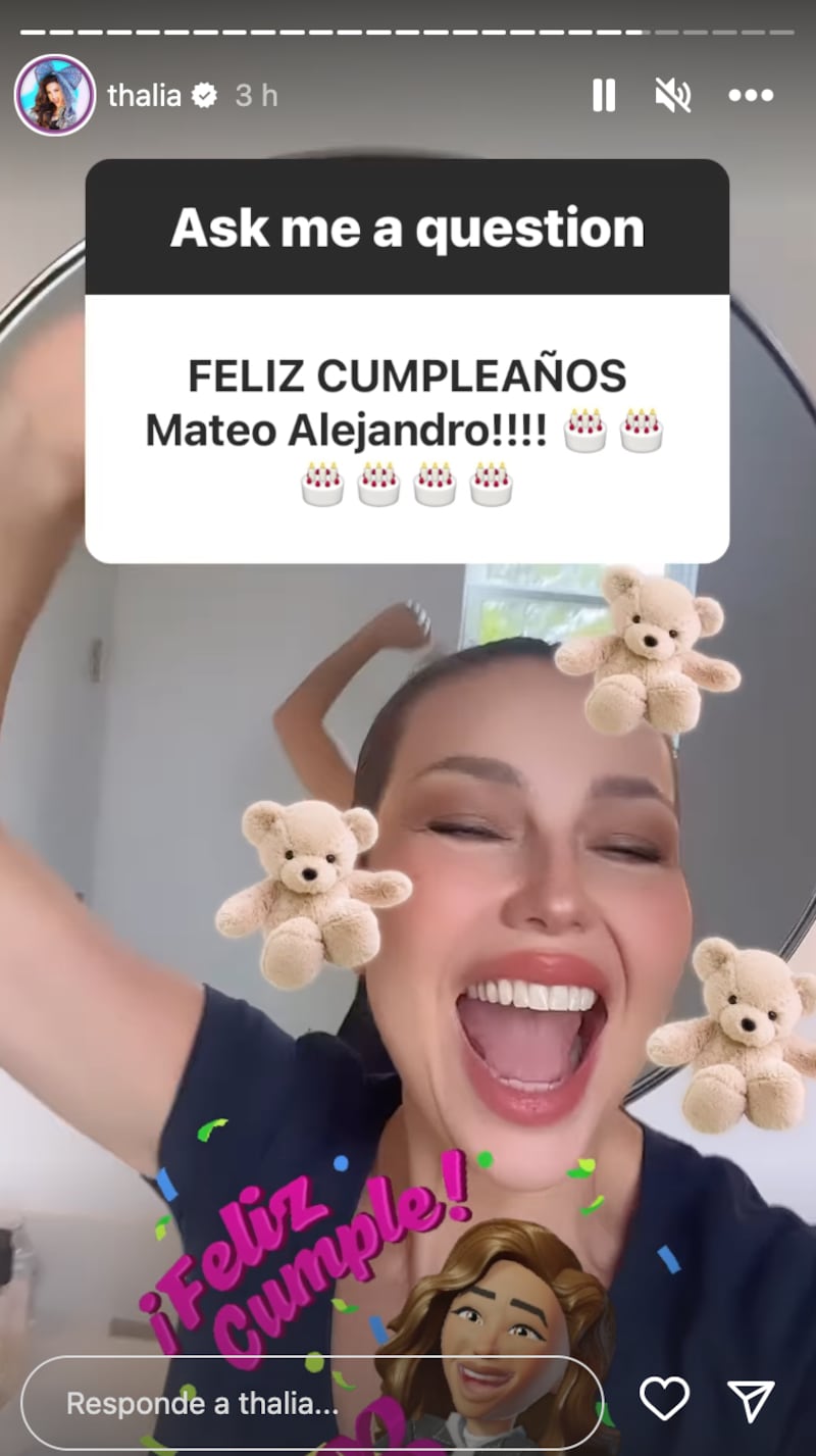 Thalía canta mañanitas asu hijo Matthew Alejandro