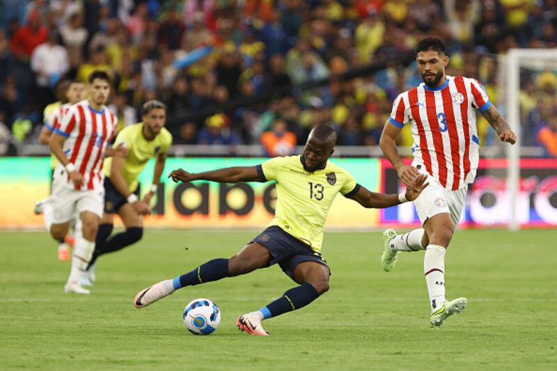 Enner Valencia ante Paraguay