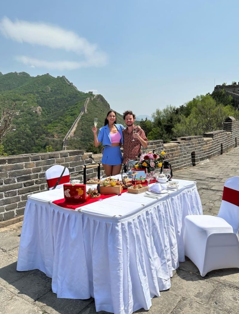 Cita de Luisito Comunica con Ary en la Muralla China