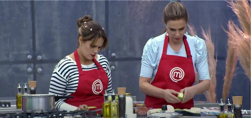 MasterChef Celebrity Ecuador: Captaron a una celebrity pelando mal un verde