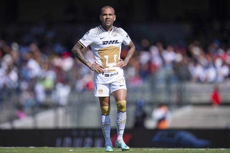 Dani Alves aún tiene contrato vigente con Pumas.