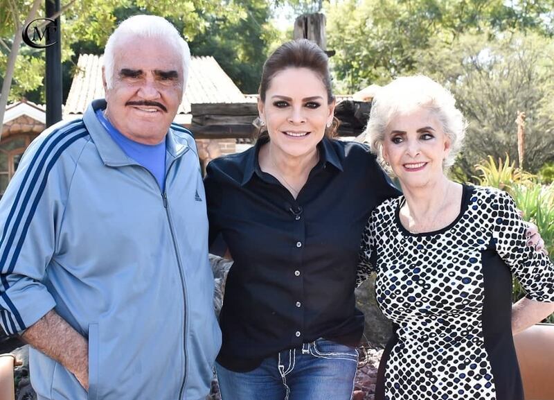 Mara Patricia Castañeda y Vicente Fernández