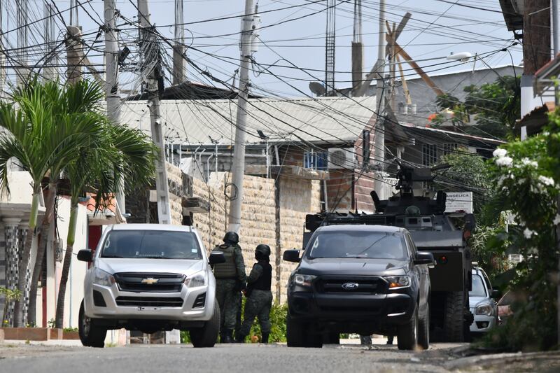 Allanamiento en el barrio San Agustín, de Manta, donde está la casa de alias Fito