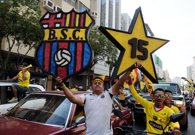 Hinchas celebraron el campeonato que obtuvo Barcelona SC tomándose la avenida 9 de Octubre/API