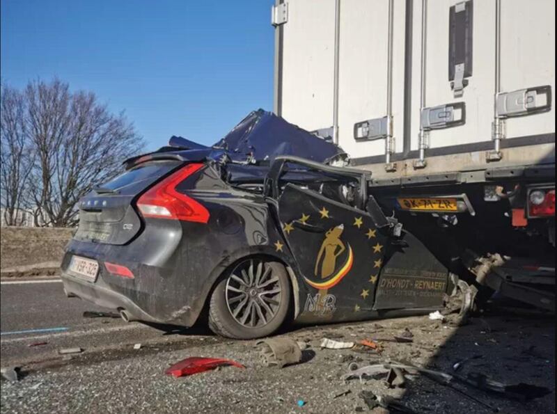 Así quedó el auto de Miss Bélgica tras accidente de tránsito