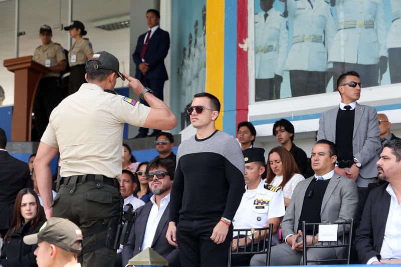 Presidente Daniel Noboa en el evento de entrega de la flota de buses a la Policía Nacional