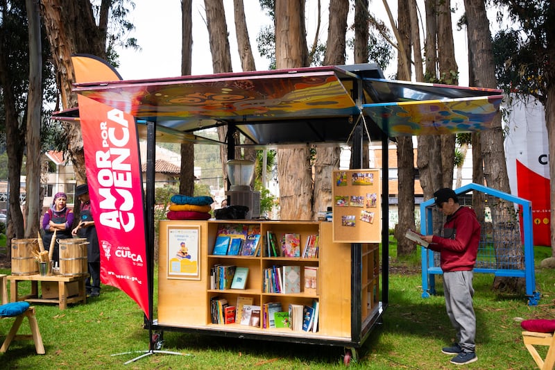Cuenca y su nueva biblioteca a orillas del río Yanuncay