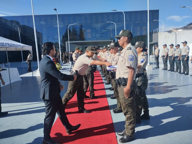 Condecoración de agentes policiales del Distrito Eugenio Espejo.