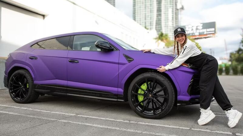 Shakira rifó su Lamborgini morado. Un artista de colombo-estadounidense fue el ganador: Michael Mejía.