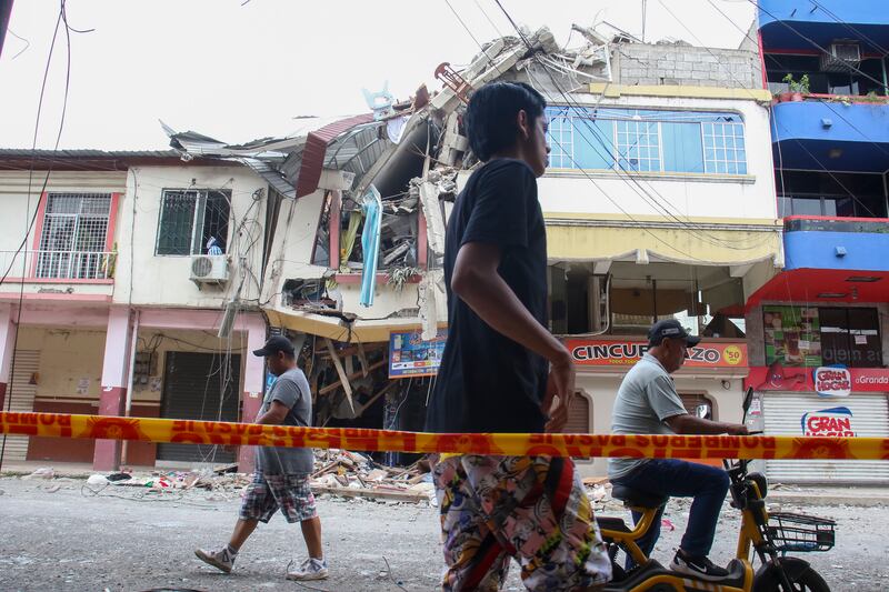 Edificación afectada por un terremoto de magnitud 6,5 en la ciudad de Pasaje