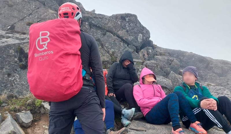 Rescatan a seis excursionistas extraviados en el Rucu Pichincha, en Quito