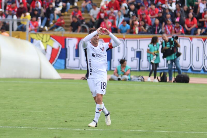 Ezequiel Piovi con Liga de Quito festejando su gol ante El Nacional