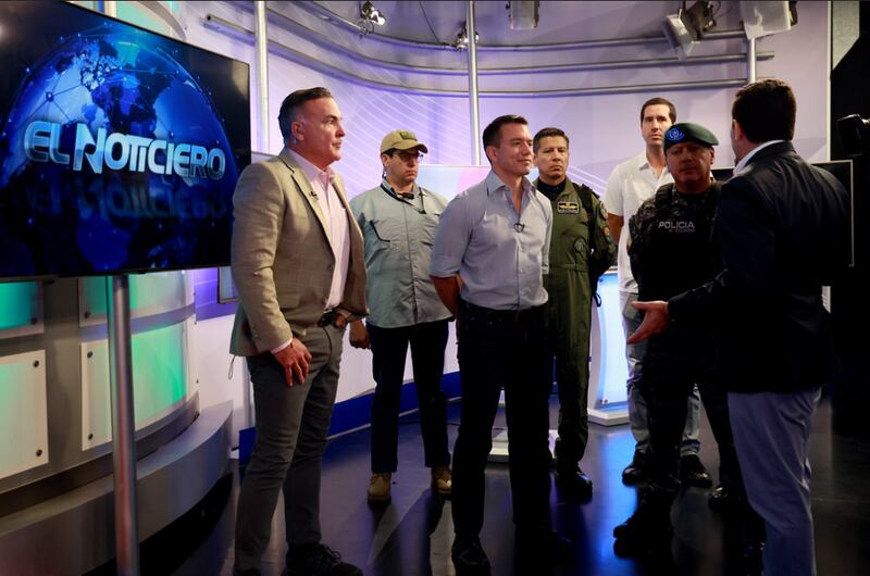 Daniel Noboa visita las instalaciones de TC Televisión a un año de la toma del canal. Imagen: Presidencia